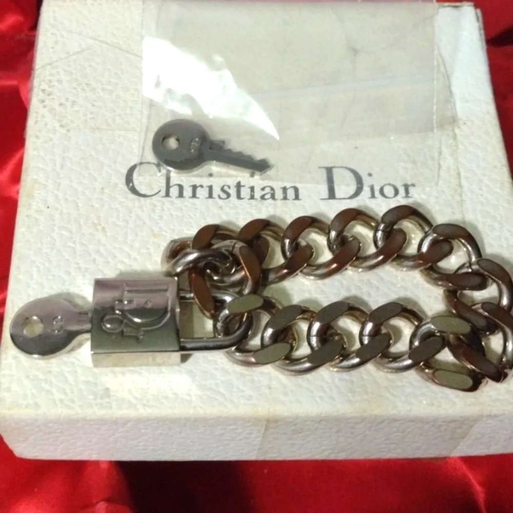 CHRISTIAN DIOR SilverTone Padlock Curb Link Chain Bracelet with 2 Keys 🎁